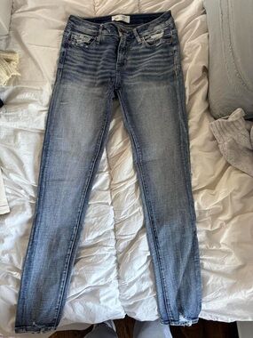 BKE Women's Light Blue Skinny Jeans